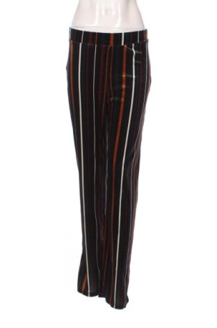 Damenhose Pull&Bear, Größe M, Farbe Mehrfarbig, Preis 22,10 €