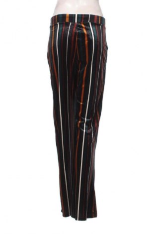 Damenhose Pull&Bear, Größe M, Farbe Mehrfarbig, Preis 22,10 €