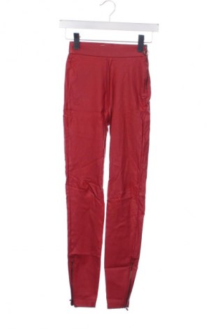 Damskie spodnie Pull&Bear, Rozmiar XXS, Kolor Czerwony, Cena 66,39 zł