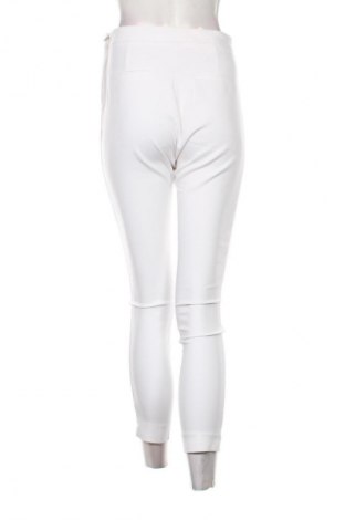 Damenhose Stradivarius, Größe M, Farbe Weiß, Preis 14,77 €