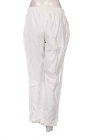 Damenhose Trigema, Größe M, Farbe Weiß, Preis 32,00 €