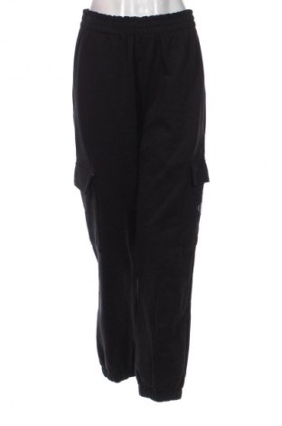 Pantaloni trening de femei Calvin Klein Jeans, Mărime M, Culoare Negru, Preț 295,99 Lei