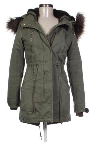 Dámská bunda  Bershka, Velikost XS, Barva Zelená, Cena  736,00 Kč