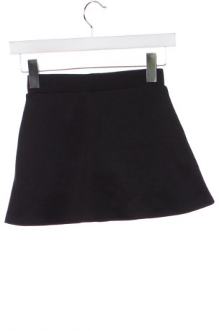Gyerek rövidnadrág Guess, Méret 6-7y / 122-128 cm, Szín Fekete, Ár 5 600 Ft