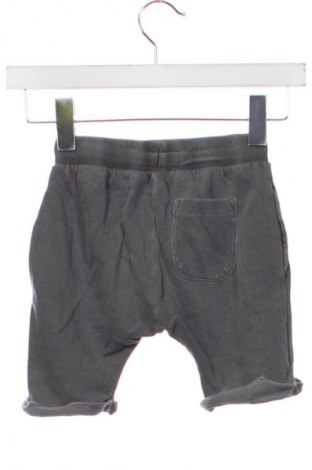 Kinder Shorts Next, Größe 3-4y/ 104-110 cm, Farbe Grau, Preis 9,21 €