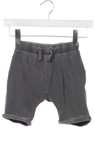 Kinder Shorts Next, Größe 3-4y/ 104-110 cm, Farbe Grau, Preis 9,21 €