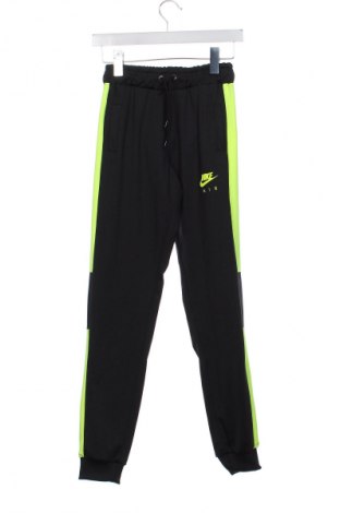 Детско спортно долнище Nike, Размер 13-14y/ 164-168 см, Цвят Черен, Цена 34,99 лв.