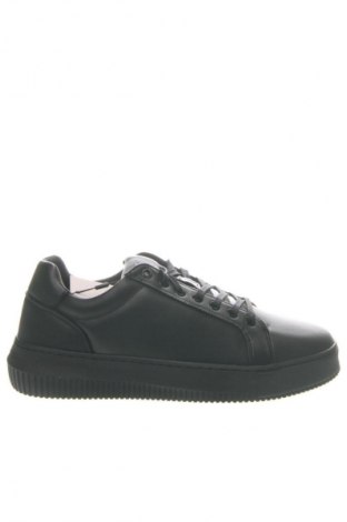 Férfi cipők
 Calvin Klein Jeans, Méret 43, Szín Fekete, Ár 58 359 Ft