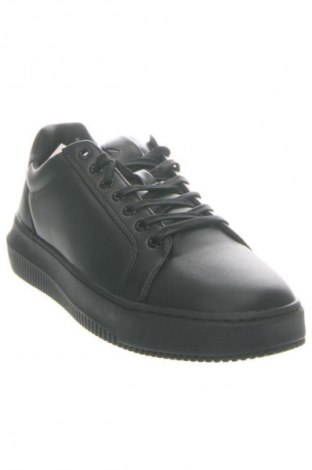 Férfi cipők
 Calvin Klein Jeans, Méret 43, Szín Fekete, Ár 58 359 Ft