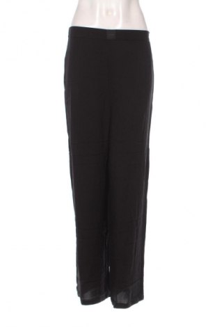 Piżama
 Calvin Klein, Rozmiar M, Kolor Czarny, Cena 154,99 zł