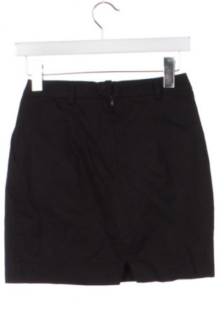 Пола H&M, Размер XS, Цвят Черен, Цена 19,99 лв.
