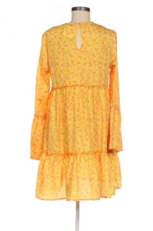 Kleid NA-KD, Größe M, Farbe Mehrfarbig, Preis 55,24 €