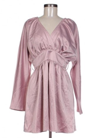 Kleid Pretty Little Thing, Größe L, Farbe Aschrosa, Preis € 27,70