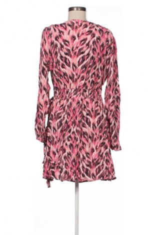Kleid Silvian Heach, Größe M, Farbe Mehrfarbig, Preis 41,98 €