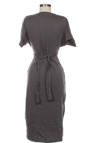 Kleid Trendyol, Größe M, Farbe Grau, Preis 25,00 €
