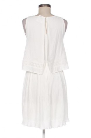 Рокля Vero Moda, Размер S, Цвят Бял, Цена 22,99 лв.