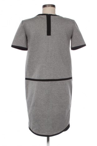 Рокля Weekend Max Mara, Размер M, Цвят Сив, Цена 150,97 лв.