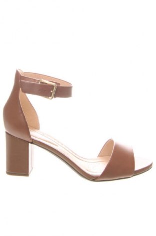 Sandały Clarks, Rozmiar 39, Kolor Brązowy, Cena 669,99 zł