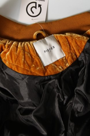 Γυναικείο μπουφάν Pieces, Μέγεθος XS, Χρώμα Καφέ, Τιμή 7,36 €