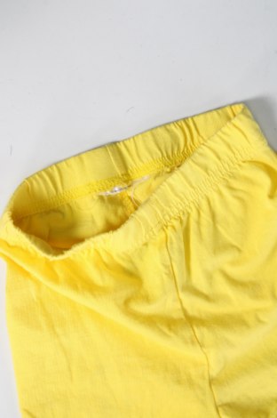 Παιδικό κοντό παντελόνι, Μέγεθος 2-3m/ 56-62 εκ., Χρώμα Κίτρινο, Τιμή 1,66 €