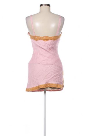 Φόρεμα Urban Outfitters, Μέγεθος S, Χρώμα Ρόζ , Τιμή 52,58 €