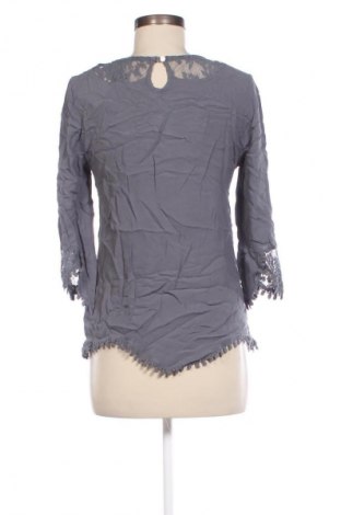 Damen Shirt Cream, Größe M, Farbe Grau, Preis 3,99 €