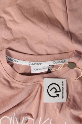 Дамска тениска Calvin Klein, Размер S, Цвят Розов, Цена 38,99 лв.