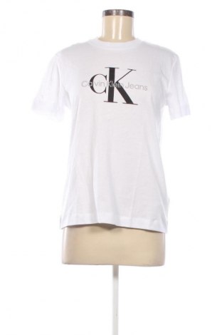 Damen T-Shirt Calvin Klein Jeans, Größe M, Farbe Weiß, Preis 31,99 €