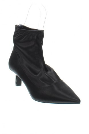 Botine de damă Bershka, Mărime 37, Culoare Negru, Preț 79,99 Lei