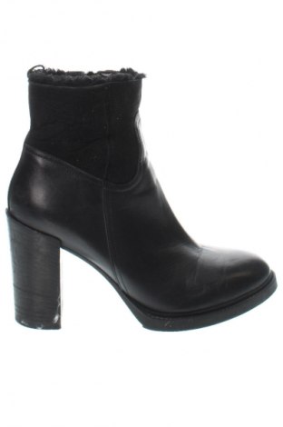 Botine de damă Gino Rossi, Mărime 39, Culoare Negru, Preț 191,33 Lei