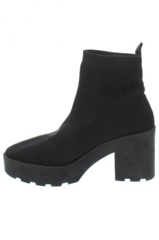 Damen Stiefeletten Stradivarius, Größe 36, Farbe Schwarz, Preis € 15,99