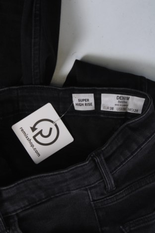 Γυναικείο Τζίν Bershka, Μέγεθος M, Χρώμα Γκρί, Τιμή 6,99 €