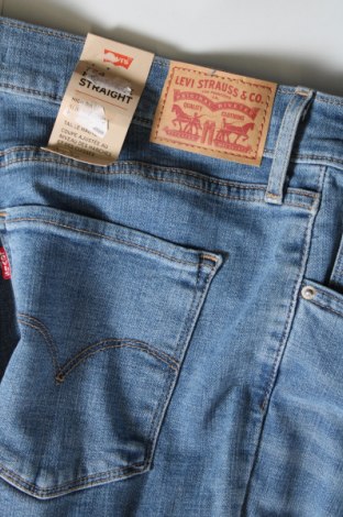 Дамски дънки Levi's, Размер L, Цвят Син, Цена 129,49 лв.