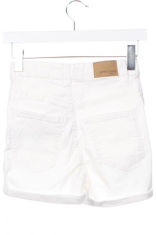 Damen Shorts Gina Tricot, Größe S, Farbe Weiß, Preis 7,49 €