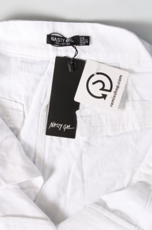 Pantaloni scurți de femei Nasty Gal, Mărime M, Culoare Alb, Preț 253,49 Lei