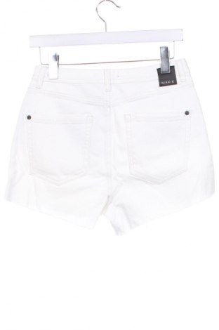 Damen Shorts Nikkie, Größe L, Farbe Weiß, Preis € 13,49