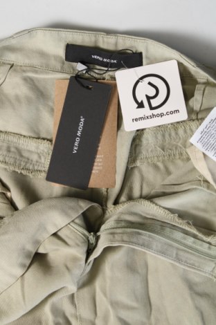 Pantaloni scurți de femei Vero Moda, Mărime L, Culoare Verde, Preț 48,99 Lei