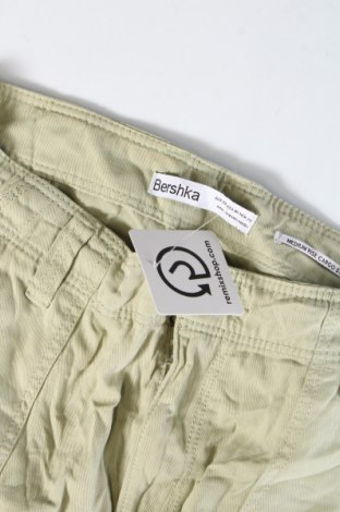 Damenhose Bershka, Größe M, Farbe Grün, Preis 6,49 €