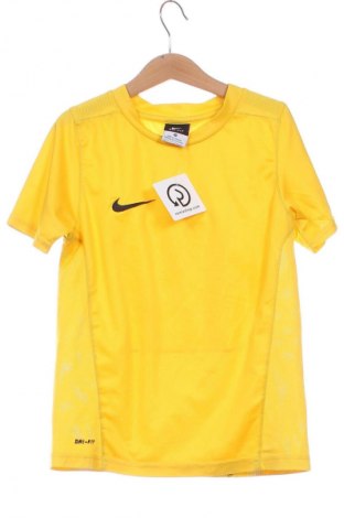 Dziecięcy T-shirt Nike, Rozmiar 6-7y/ 122-128 cm, Kolor Żółty, Cena 32,99 zł