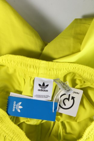 Pantaloni scurți de bărbați Adidas Originals, Mărime M, Culoare Galben, Preț 122,99 Lei