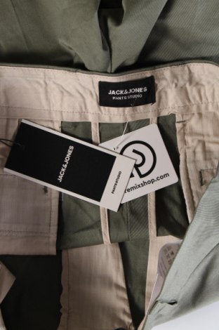 Ανδρικό κοντό παντελόνι Jack & Jones, Μέγεθος L, Χρώμα Πράσινο, Τιμή 12,99 €