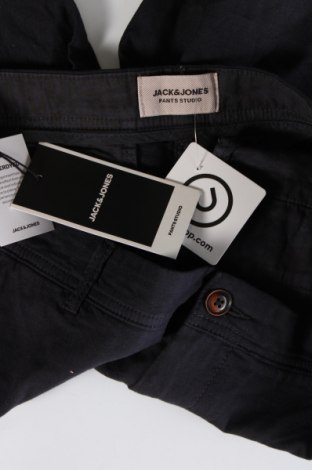 Pantaloni scurți de bărbați Jack & Jones, Mărime L, Culoare Albastru, Preț 81,99 Lei