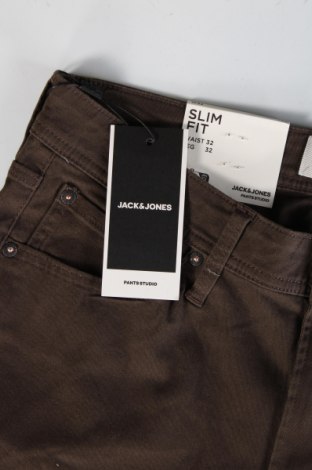 Pantaloni de bărbați Jack & Jones, Mărime M, Culoare Maro, Preț 163,99 Lei