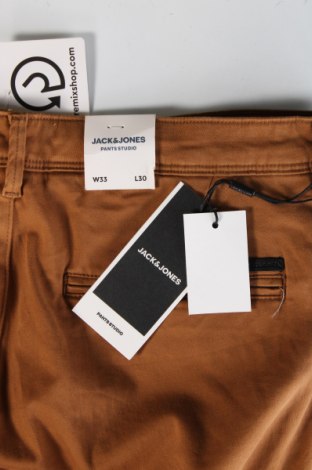 Ανδρικό παντελόνι Jack & Jones, Μέγεθος M, Χρώμα Καφέ, Τιμή 11,99 €