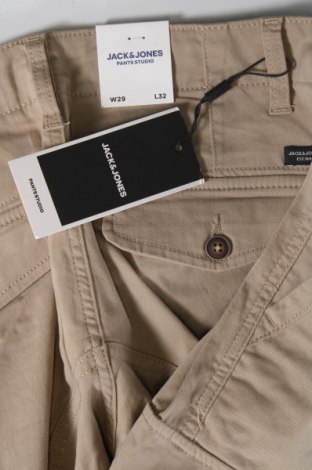 Pantaloni de bărbați Jack & Jones, Mărime M, Culoare Bej, Preț 325,99 Lei