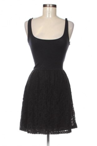 Kleid Stradivarius, Größe S, Farbe Schwarz, Preis 8,29 €