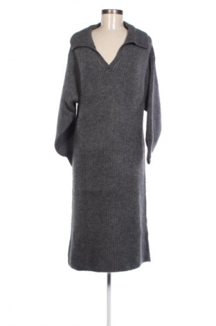 Kleid Vero Moda, Größe M, Farbe Grau, Preis 18,49 €