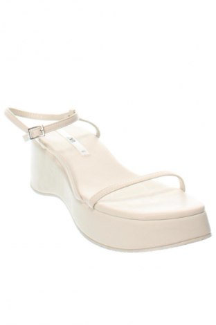 Sandalen Zara, Größe 40, Farbe Ecru, Preis 14,00 €