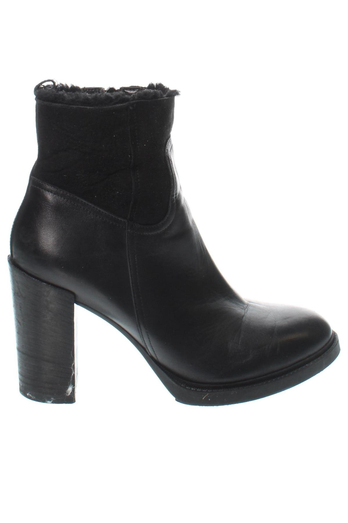 Damen Stiefeletten Gino Rossi, Größe 39, Farbe Schwarz, Preis 38,36 €