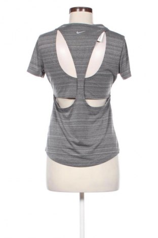 Tricou de femei Nike, Mărime S, Culoare Gri, Preț 71,05 Lei